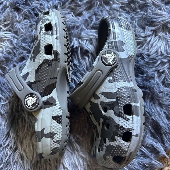 Toddler Camo Crocs - Picture 4 of 8